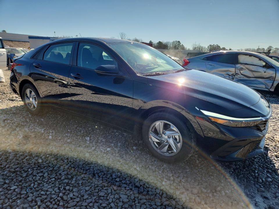 2026 HYUNDAI ELANTRA SE 4