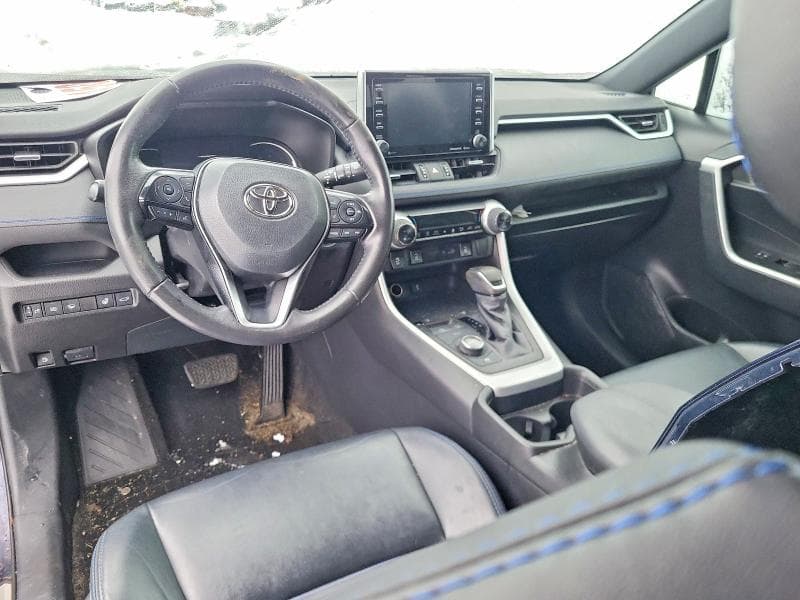 2021 TOYOTA RAV4 XLE 8