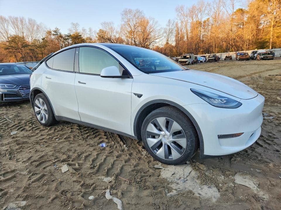 2023 TESLA MODEL Y 4
