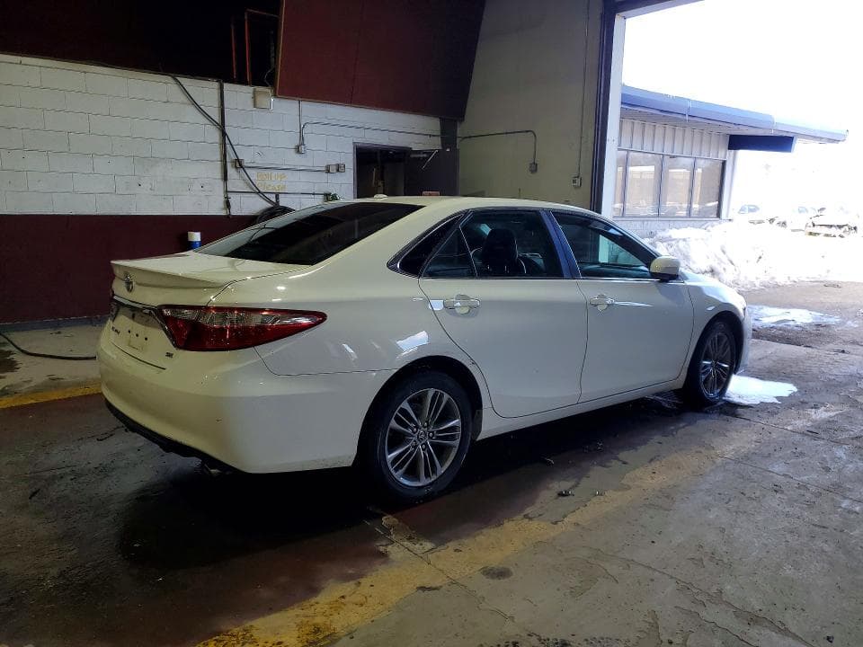 2017 TOYOTA CAMRY SE 3