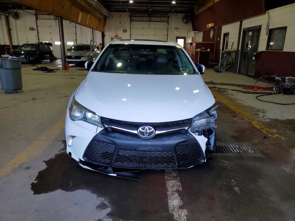 2017 TOYOTA CAMRY SE 5