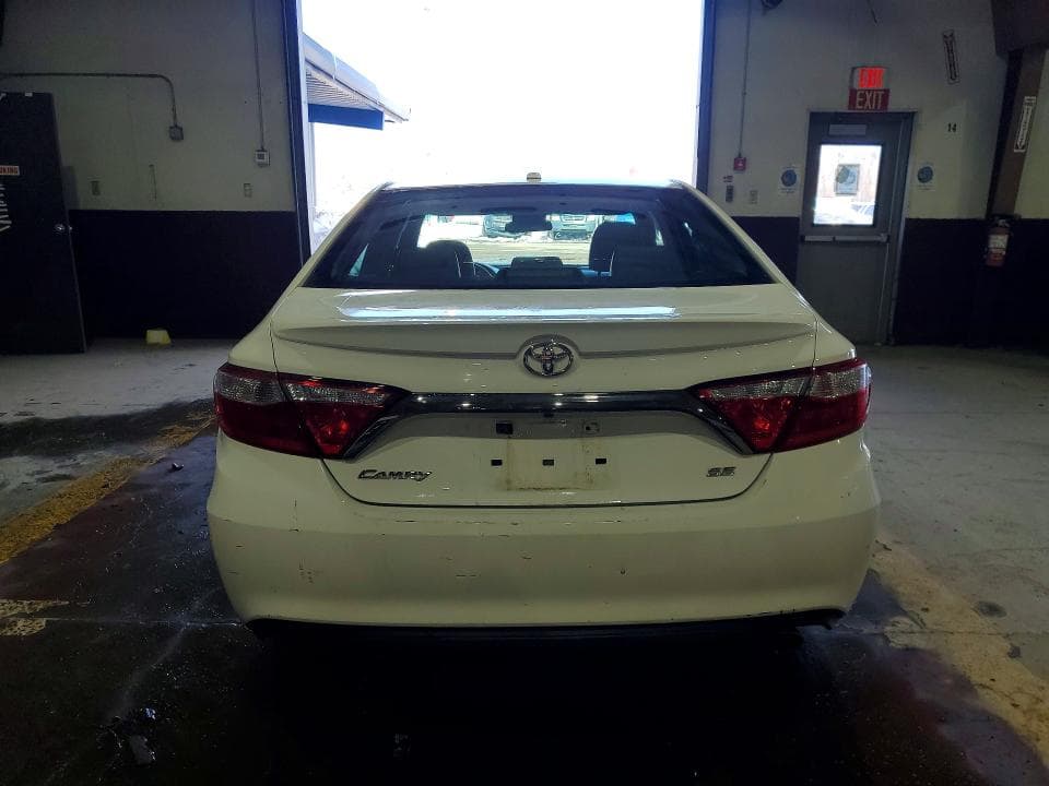 2017 TOYOTA CAMRY SE 6