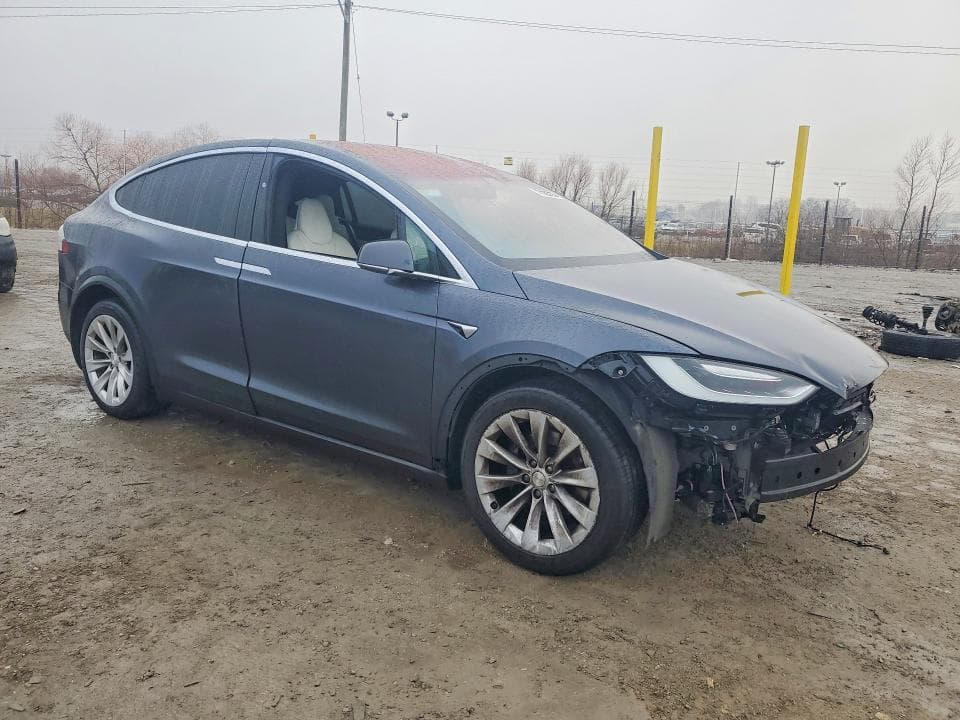 2017 TESLA MODEL X 4