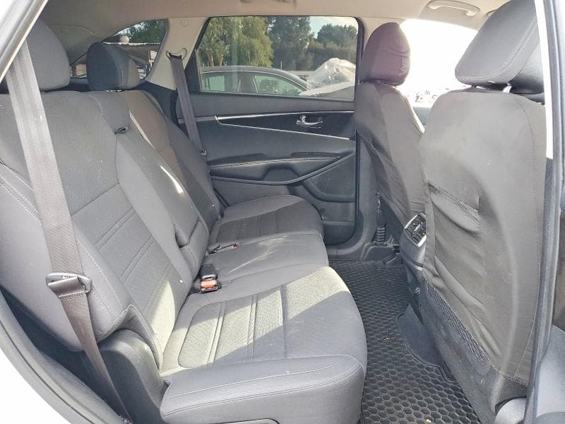 2016 KIA SORENTO L 11