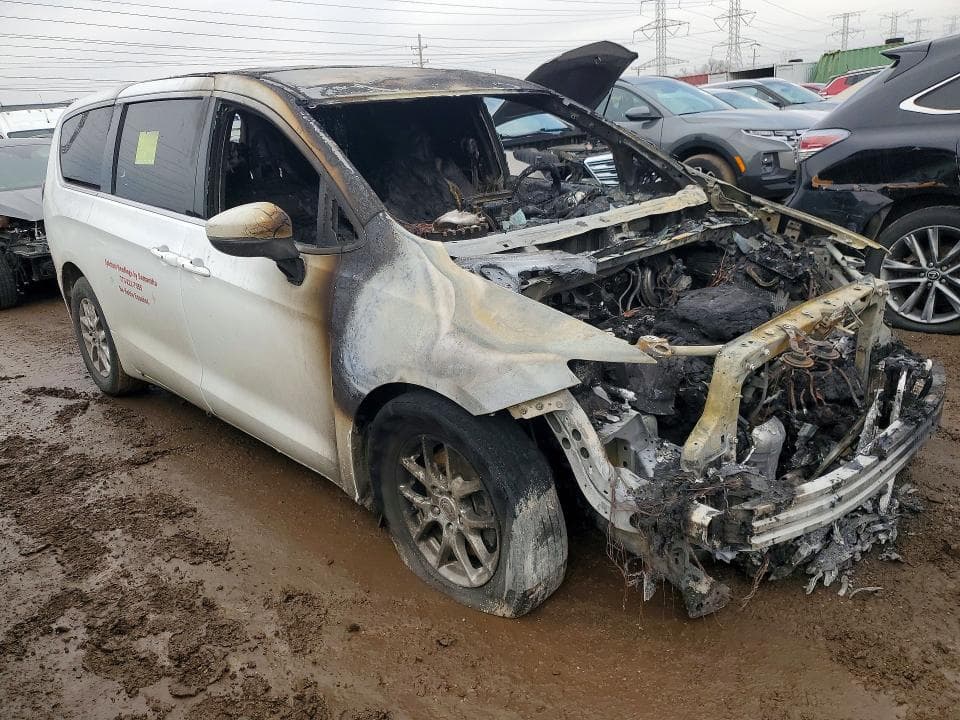 2023 CHRYSLER PACIFICA TOURING L 4