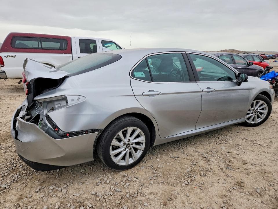 2022 TOYOTA CAMRY LE 3