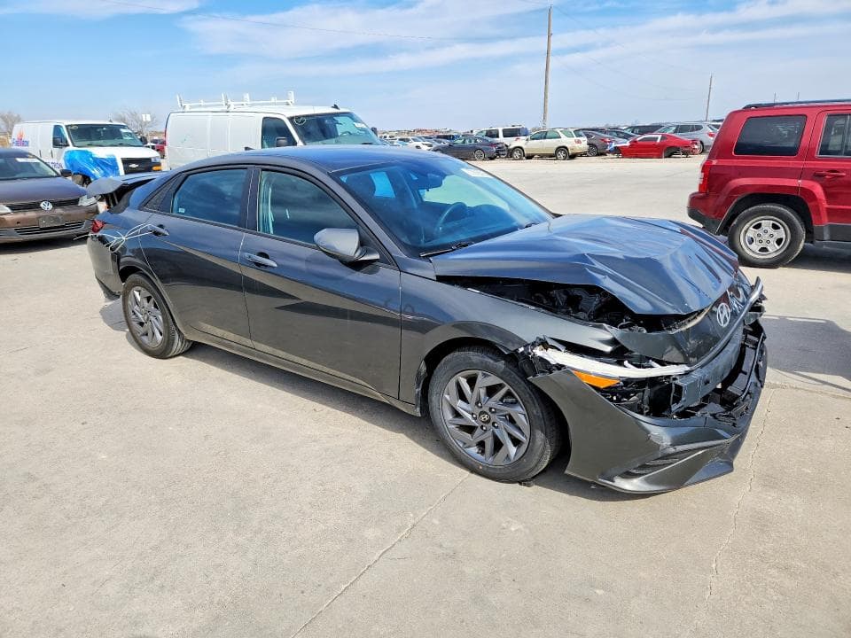 2024 HYUNDAI ELANTRA 4