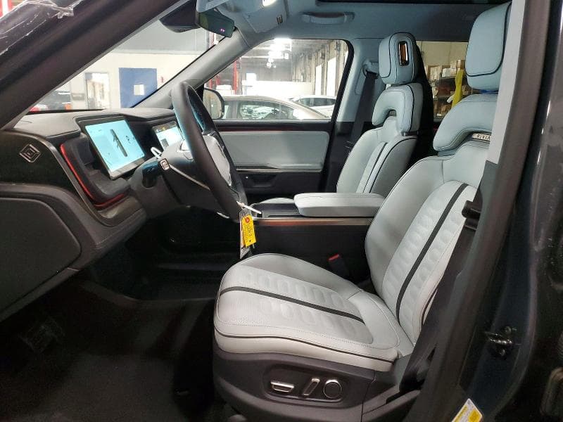 2025 RIVIAN R1S ADVENTURE 7
