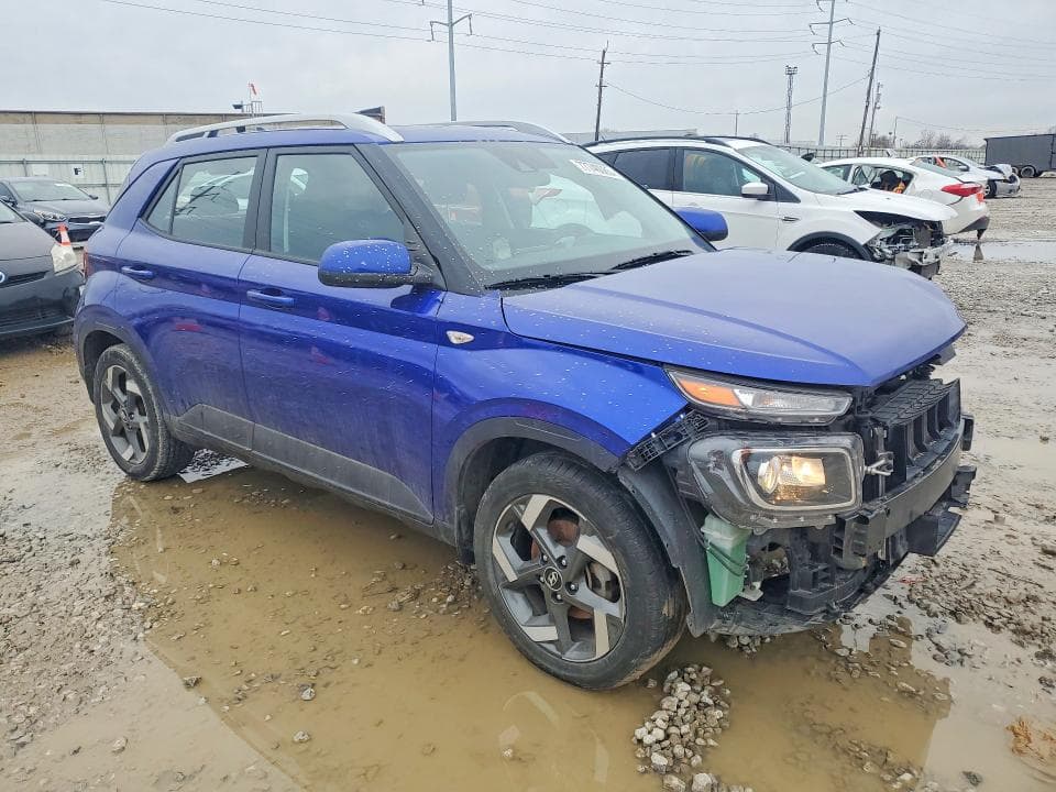 2022 HYUNDAI VENUE 4
