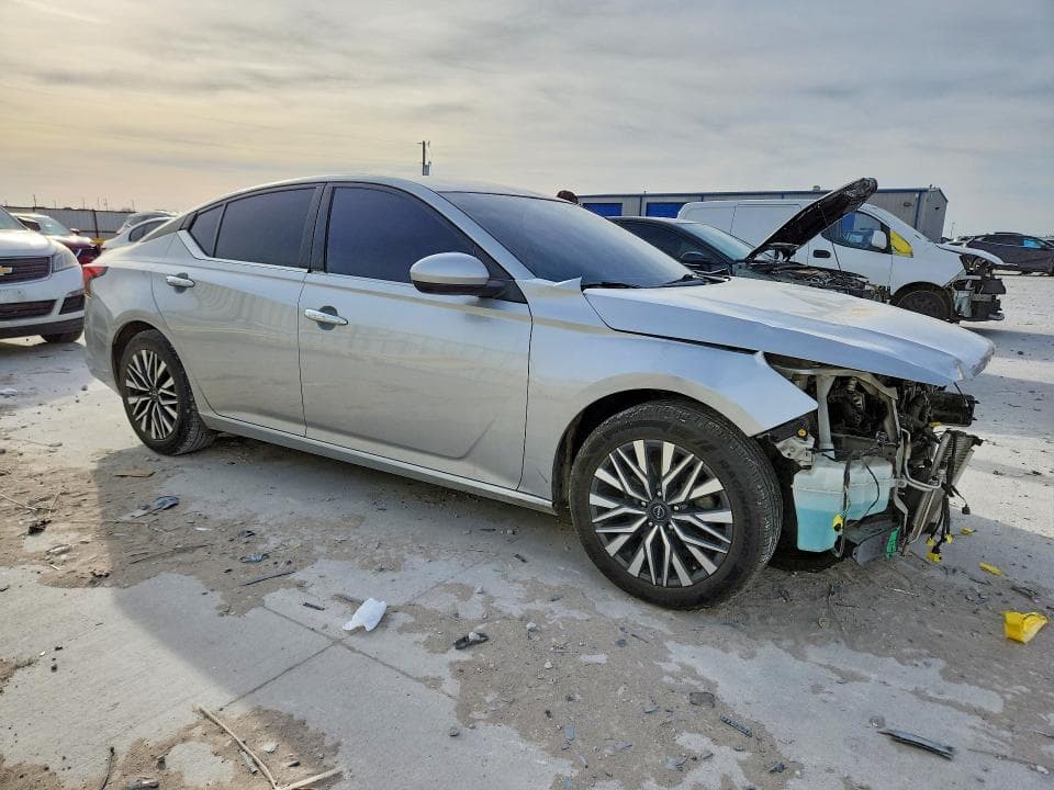 2023 NISSAN ALTIMA SV 4