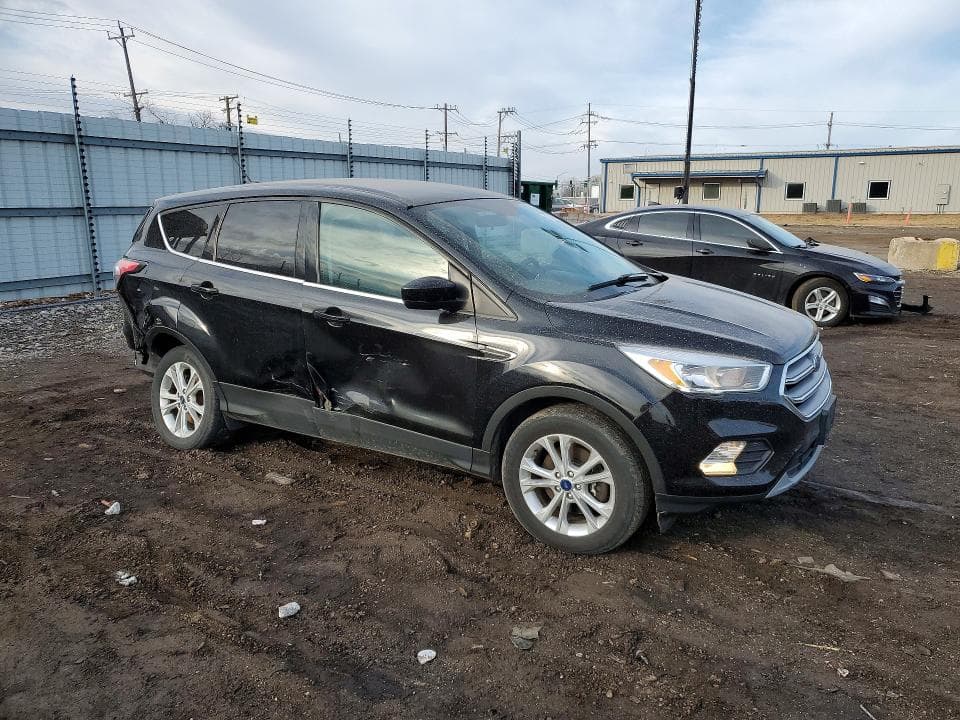 2017 FORD ESCAPE SE 4