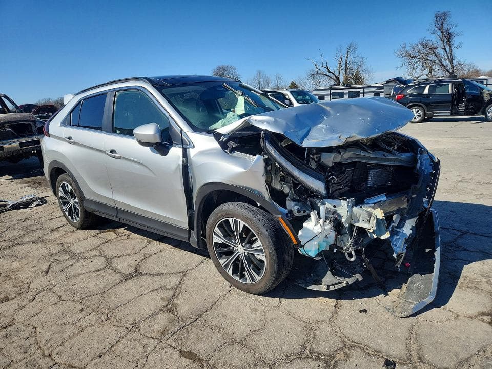 2022 MITSUBISHI ECLIPSE CROSS SE 4