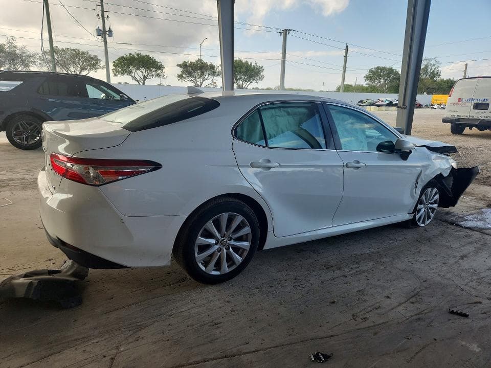 2020 TOYOTA CAMRY LE 3