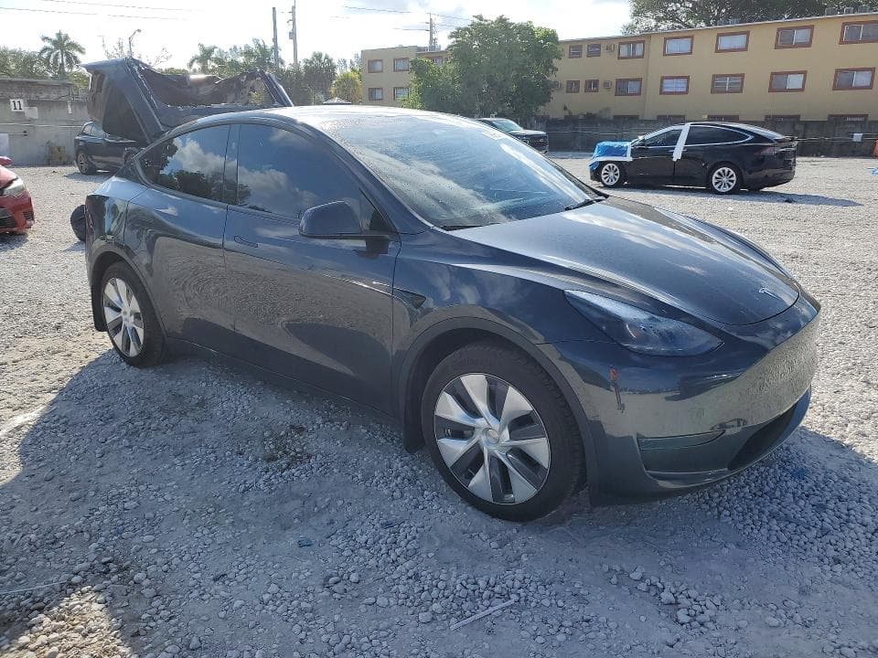 2024 TESLA MODEL Y 4