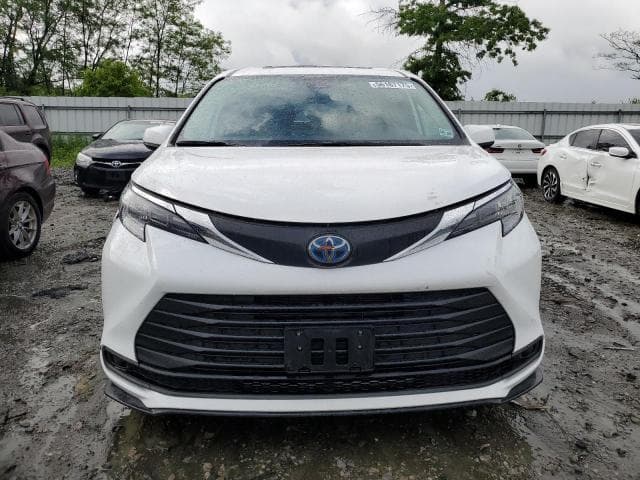2025 TOYOTA SIENNA LE LE 6