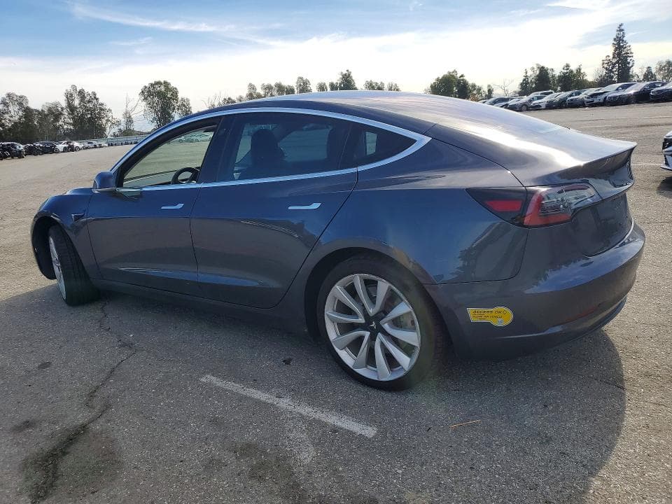 2018 TESLA MODEL 3 2