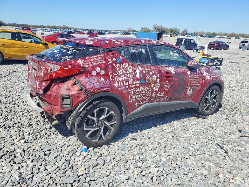 2018 TOYOTA C-HR XLE 3