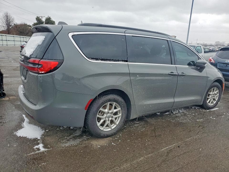 2022 CHRYSLER PACIFICA TOURING L 3