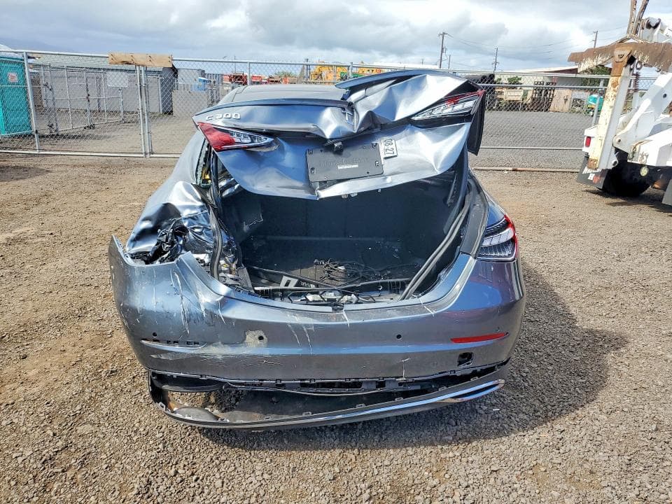 2025 MERCEDES-BENZ C 300 300 6