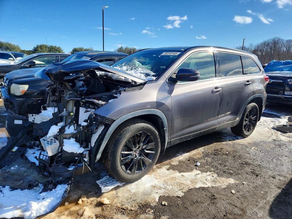 2019 TOYOTA HIGHLANDER SE - 1