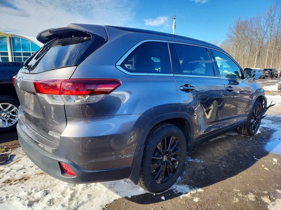 2019 TOYOTA HIGHLANDER SE 3