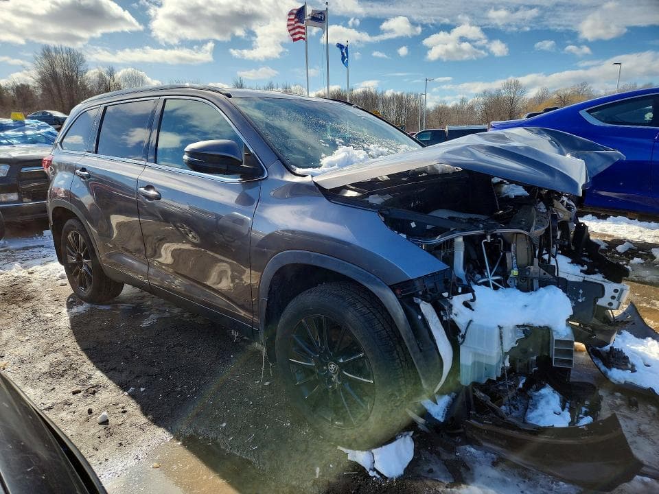 2019 TOYOTA HIGHLANDER SE 4