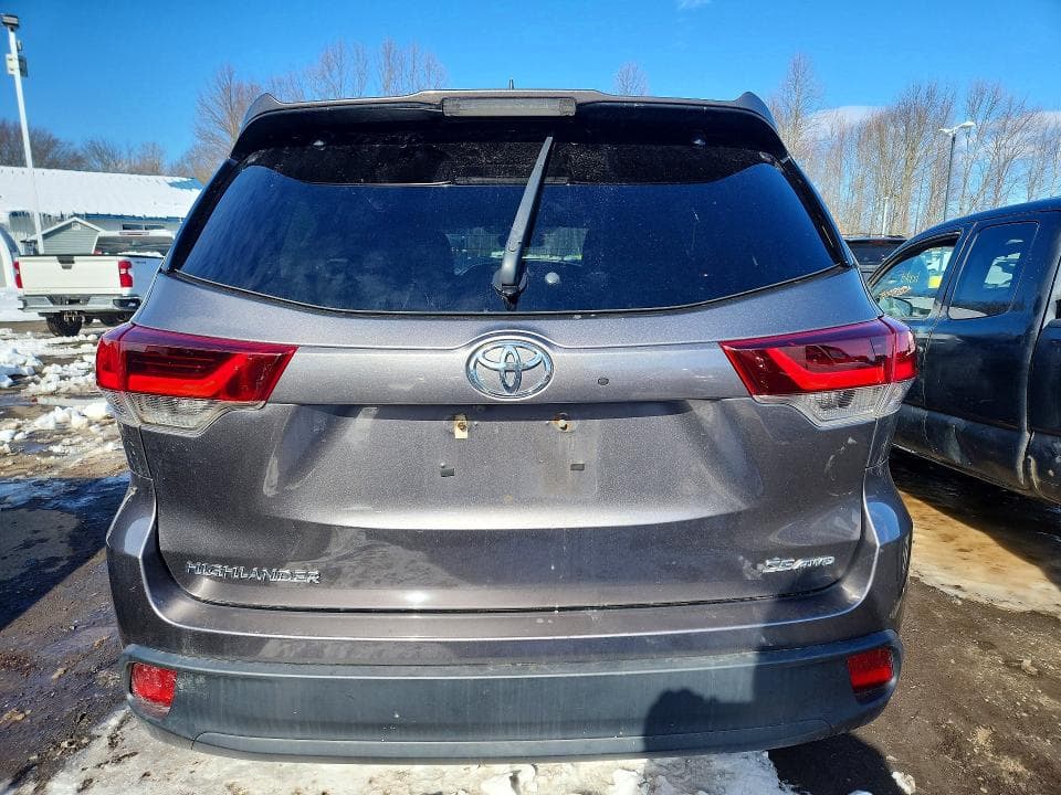 2019 TOYOTA HIGHLANDER SE 6