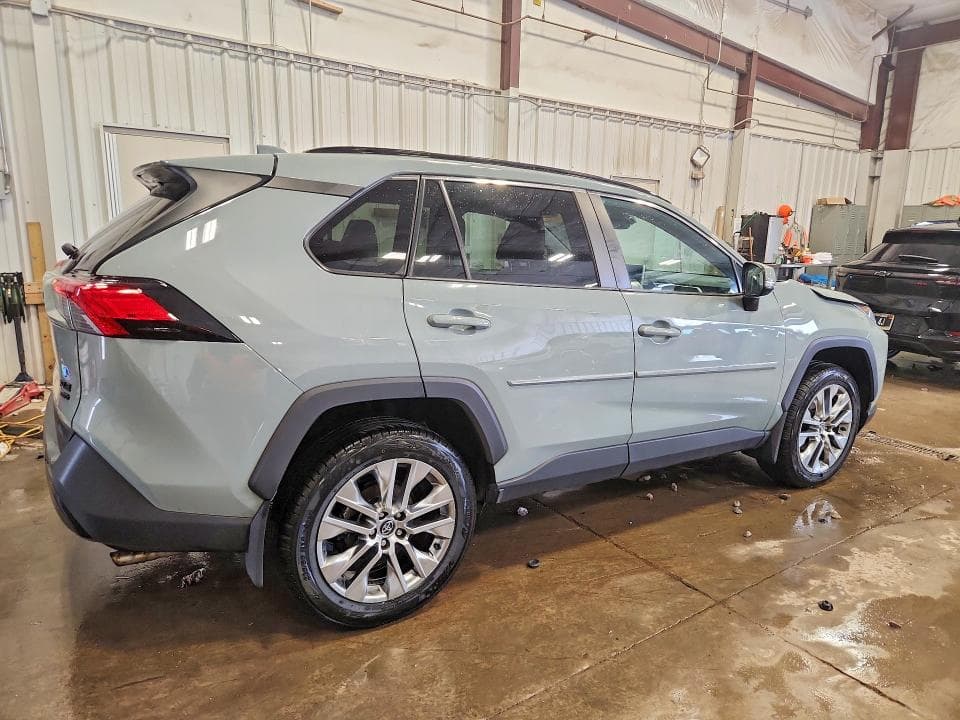 2020 TOYOTA RAV4 XLE PREMIUM 3