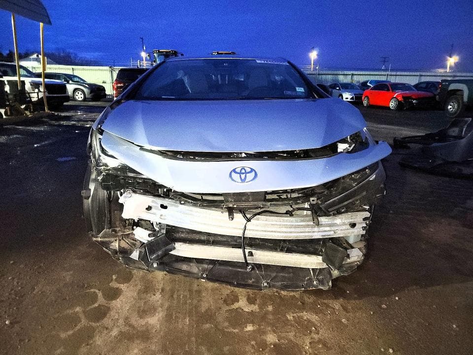 2025 TOYOTA PRIUS LE 5