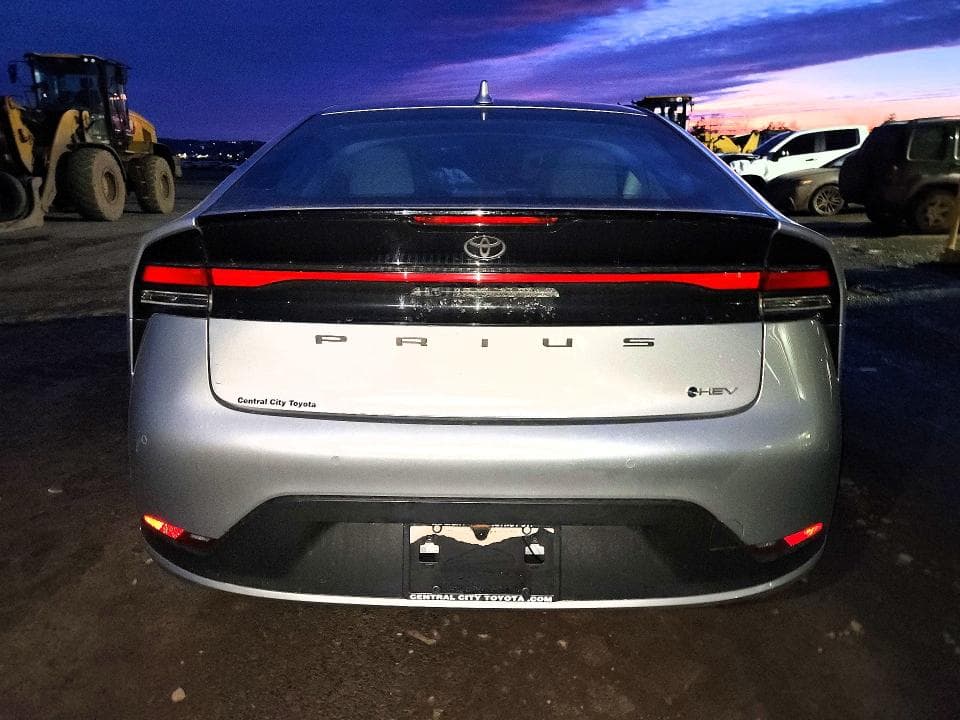 2025 TOYOTA PRIUS LE 6