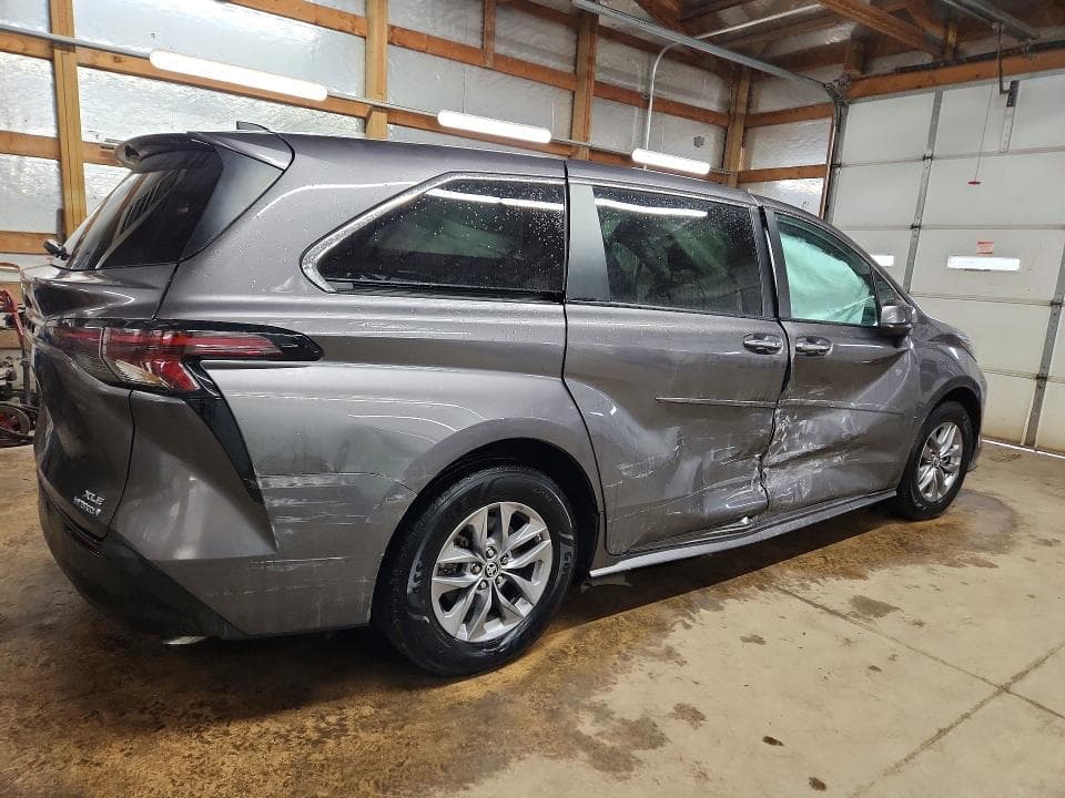 2023 TOYOTA SIENNA XLE 8-PASSENGER XLE 8-PASSENGER 3