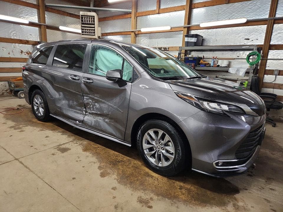 2023 TOYOTA SIENNA XLE 8-PASSENGER XLE 8-PASSENGER 4