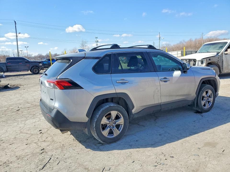 2023 TOYOTA RAV4 XLE 3