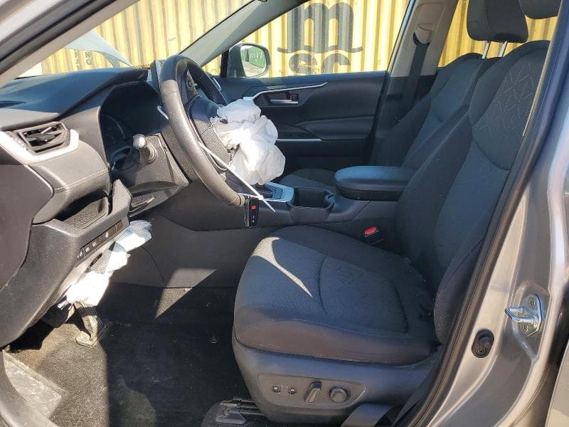2023 TOYOTA RAV4 XLE 7