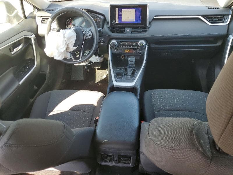 2023 TOYOTA RAV4 XLE 8