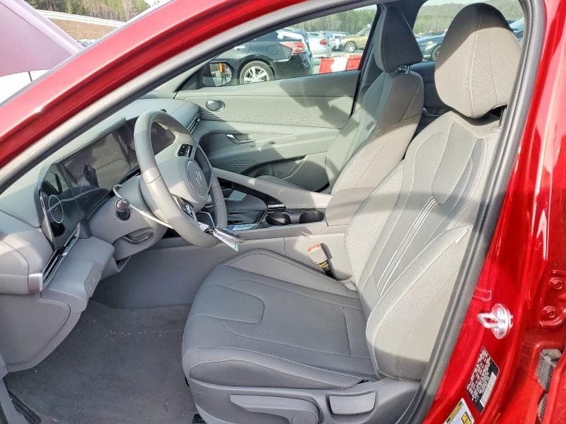 2025 HYUNDAI ELANTRA SE SE 7