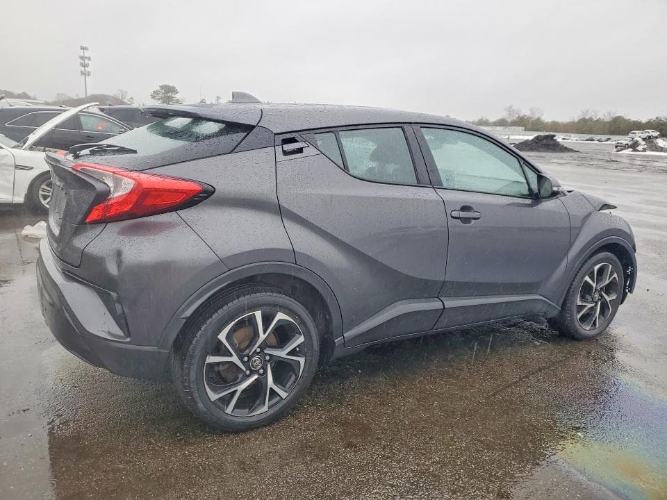 2019 TOYOTA C-HR XLE XLE 3