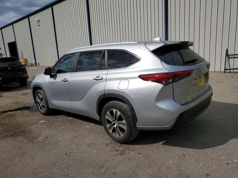 2023 TOYOTA HIGHLANDER XLE 2