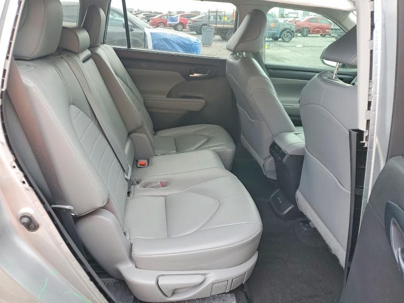 2023 TOYOTA HIGHLANDER XLE 11