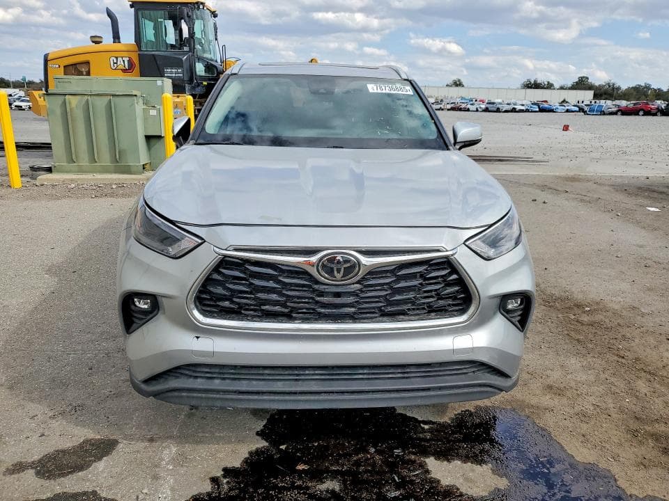 2023 TOYOTA HIGHLANDER XLE 5