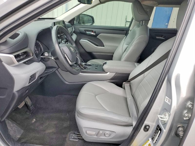 2023 TOYOTA HIGHLANDER XLE 7