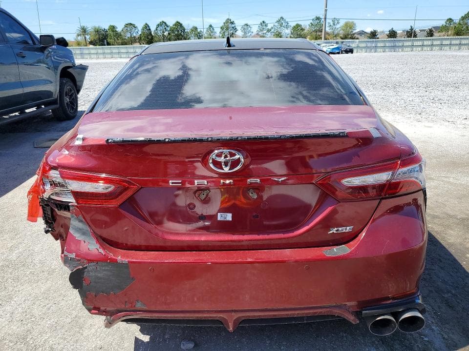 2018 TOYOTA CAMRY XSE 6