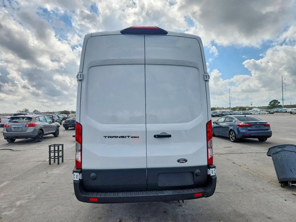2026 FORD TRANSIT T-250 6