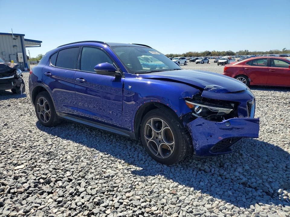 2022 ALFA ROMEO STELVIO TI 4