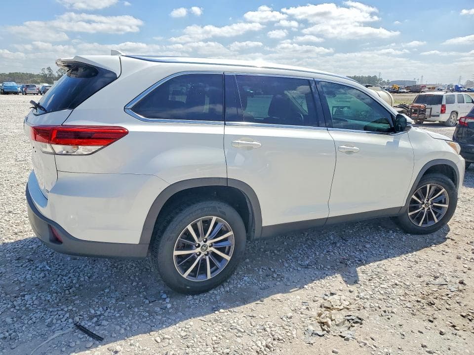2019 TOYOTA HIGHLANDER 3