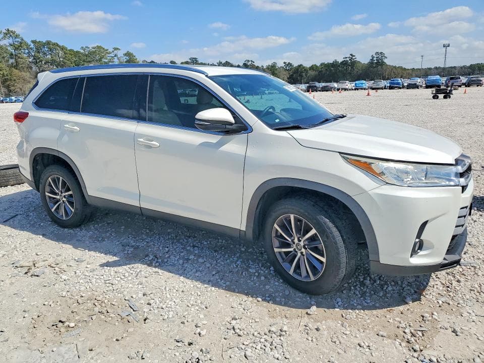 2019 TOYOTA HIGHLANDER 4