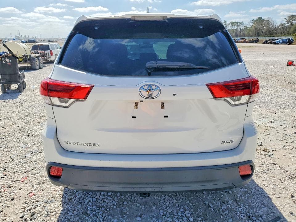 2019 TOYOTA HIGHLANDER 6