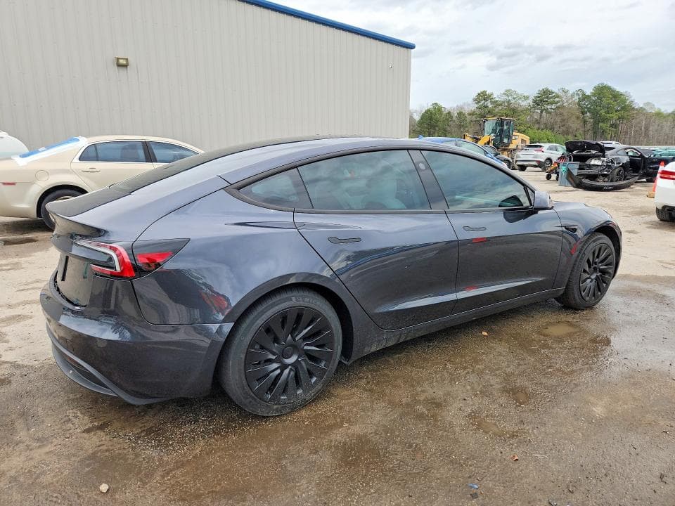 2025 TESLA MODEL 3 3