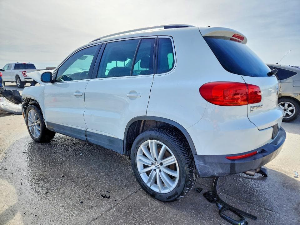 2016 VOLKSWAGEN TIGUAN S 2