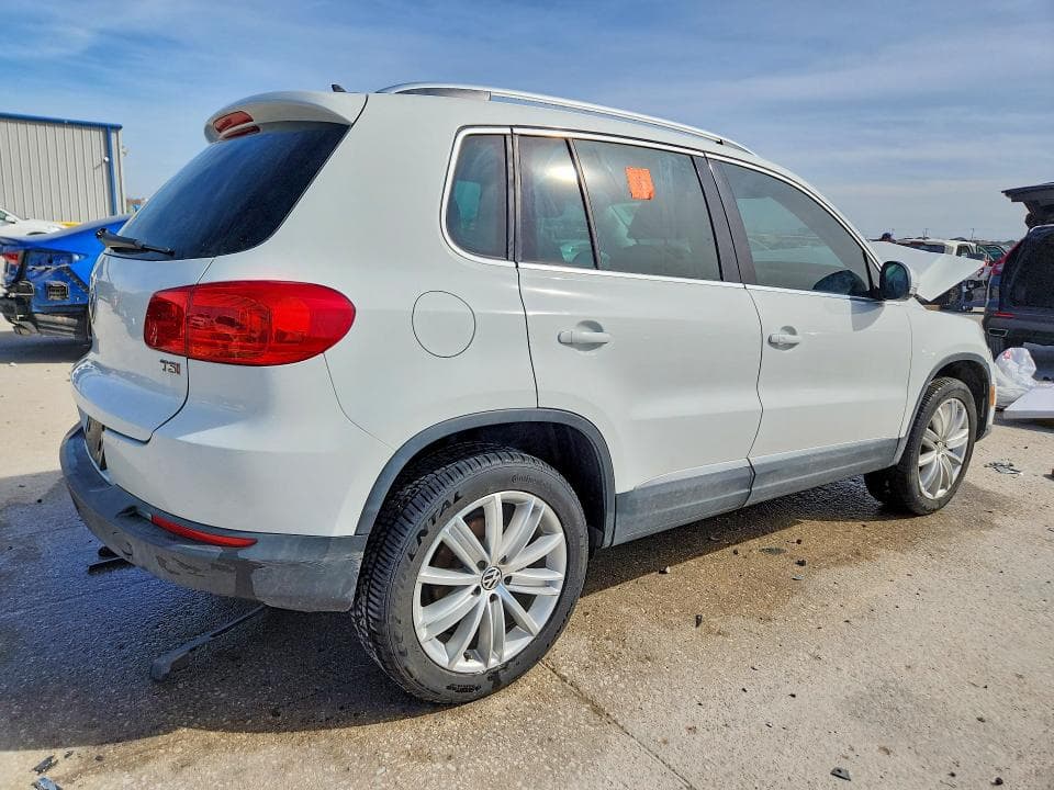 2016 VOLKSWAGEN TIGUAN S 3